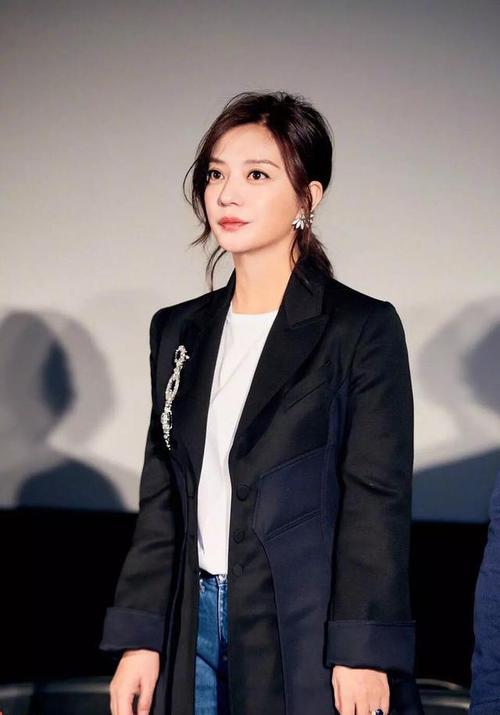 小燕子就是趙薇一人嗎？牛奶喝不完就送人或者倒掉說明了什麼問題