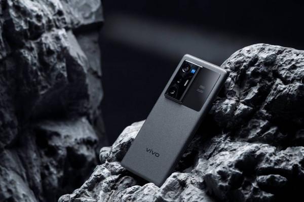 2021年終盤點：國產手機破繭重生，旗艦機上探影像天花板