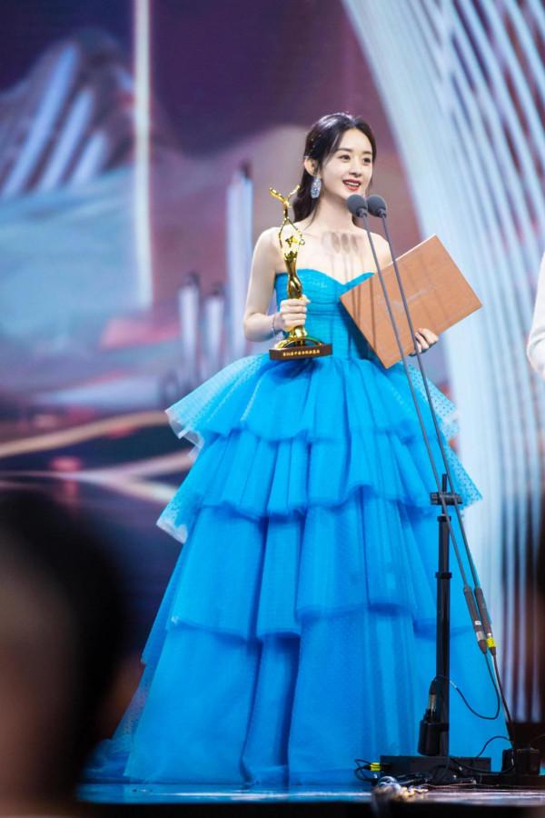 趙麗穎彩虹色禮服（紅橙黃綠青藍紫）