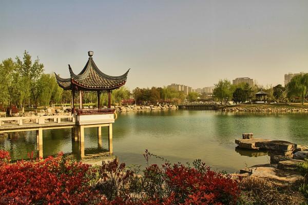 奇形怪狀的石頭