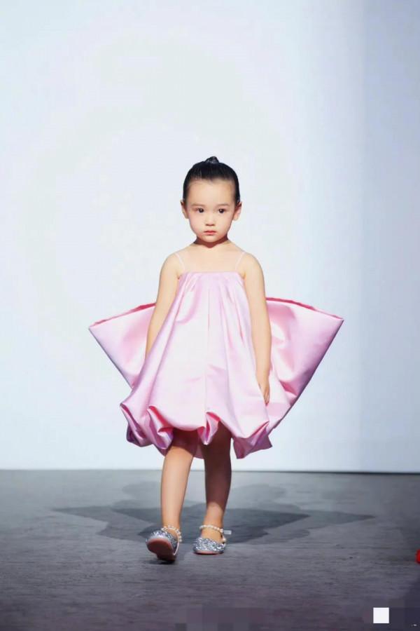 一點都不浪費爹媽基因：這些星二代個個長得古靈精怪，活潑又好看