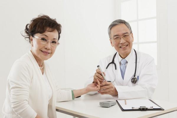 42歲女士，只用2個月，餐後血糖從10降到5！學學她的3種降糖方法