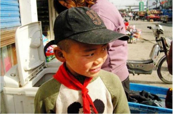 2010年，江蘇殺魚弟一夜爆紅，17歲喝下百草枯，最終卻因鬥毆獲刑