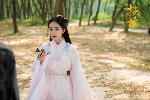 8位小花接拍新劇，楊冪在古偶打轉，熱巴資源好，趙麗穎野心大