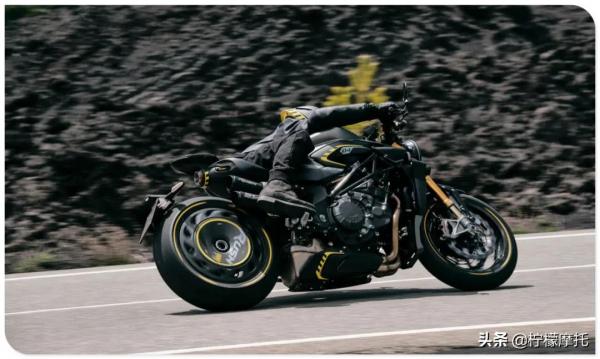 限量 300 臺的移動藝術!2021 Rush 1000 買就送賽車套件 限量 300 臺的移動藝術!2021 Rush 1000 買就送賽車套件