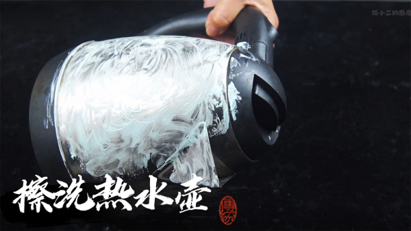 空牙膏皮是個&OpenCurlyDoubleQuote;寶&rdquo;，剪一剪放廚房太厲害，一年省下不少錢