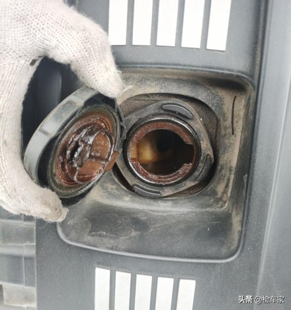 原價118萬的寶馬740不被愛惜，如今15萬甩賣，買主：這什麼玩意兒