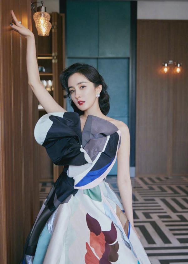 11月份電視劇熱度排名公佈,肖戰壟斷前五,趙麗穎六年前老劇上榜 11月份電視劇熱度排名公佈,肖戰壟斷前五,趙麗穎六年前老劇上榜