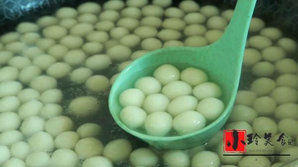 家有糯米粉教你做成紅糖糯米小丸子，甜糯筋道，營養好吃又美味