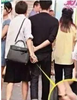 50歲袁詠儀曬近況,五官精緻面板白,新包格外亮眼 50歲袁詠儀曬近況,五官精緻面板白,新包格外亮眼