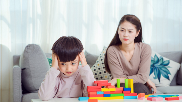 西方人:教小孩很自由?我們:教小孩很嚴格? 西方人:教小孩很自由?我們:教小孩很嚴格?