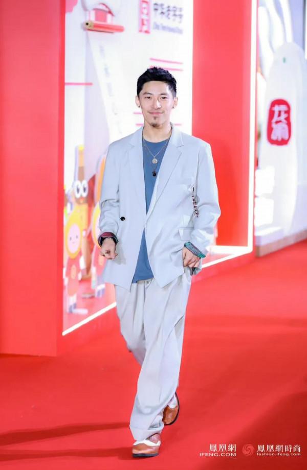 鳳凰網時尚之選：陳數、許佳琪、李若彤、尼坤、袁冰妍、INTO1