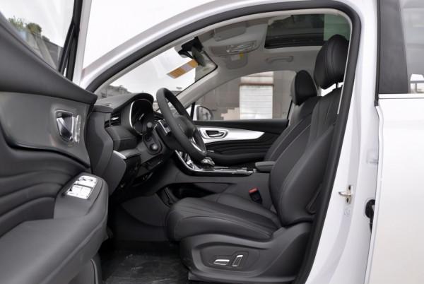 令人驕傲的“中國造”榮威RX5 Max,配256色氛圍燈,好看還不貴 令人驕傲的“中國造”榮威RX5 Max,配256色氛圍燈,好看還不貴