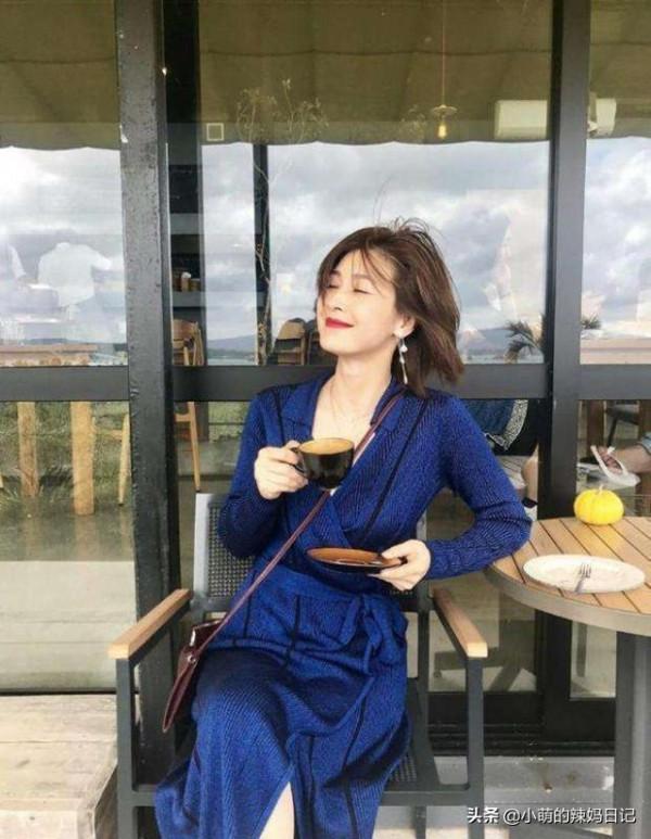 40、50歲的女人，儘量別穿“藏藍色”！多穿這些“氣質色”，更美