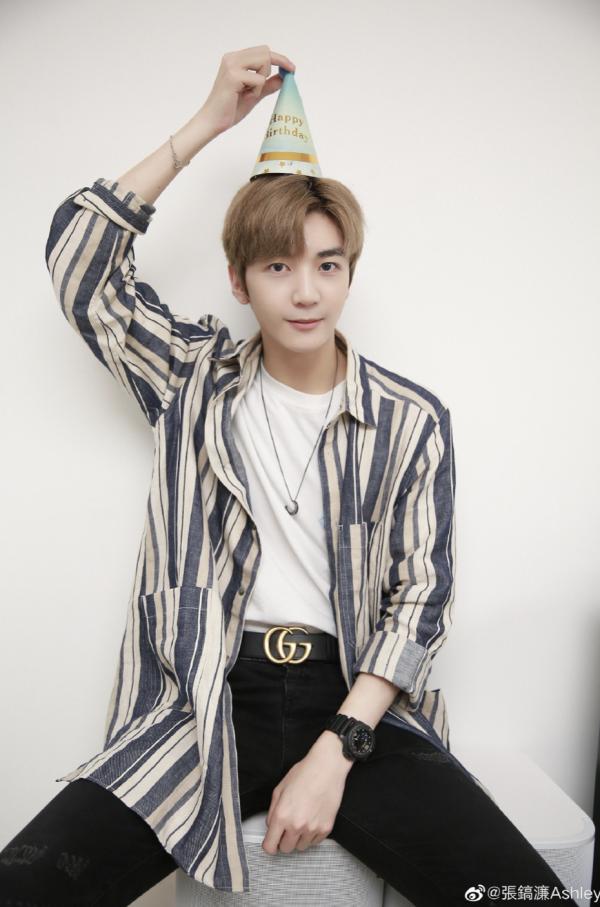 洪欣自曝多次反對兒子入行，21歲張鎬濂帥氣有型，初中已備受矚目