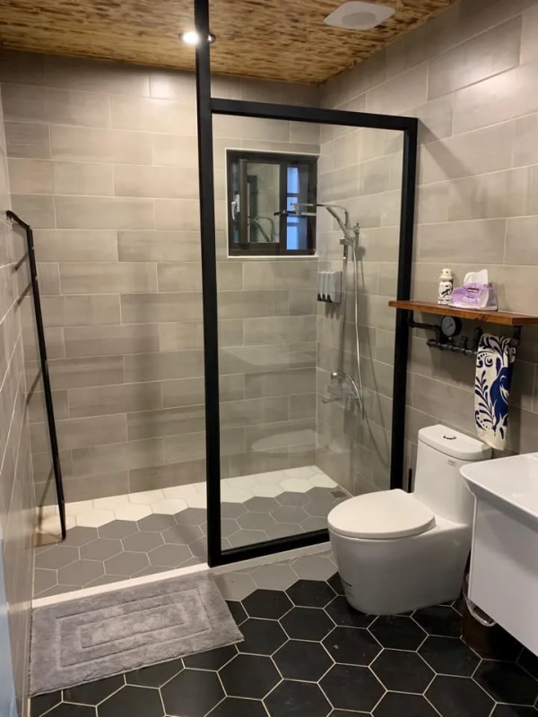 老師DIY改造32年獨棟老屋，變身網紅民宿，朋友天天串門子