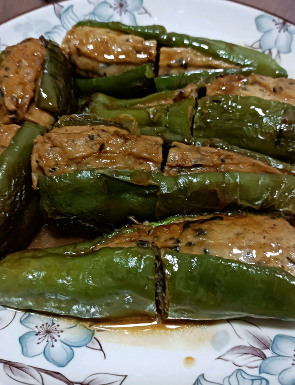 五郞草塘蝨魚釀青椒這樣做也太好吃了，每天下飯都靠它