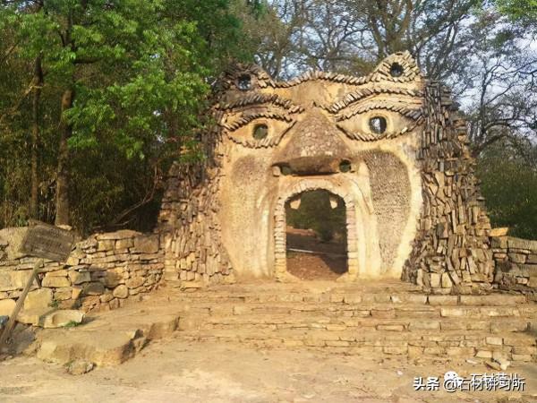 &OpenCurlyDoubleQuote;石頭寨&rdquo;裡看石頭