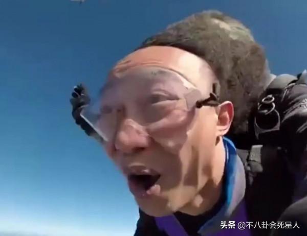 明星&OpenCurlyDoubleQuote;禿頂&rdquo;群像，中年男星頭頂稀疏成重災區，女星靠假髮片社交