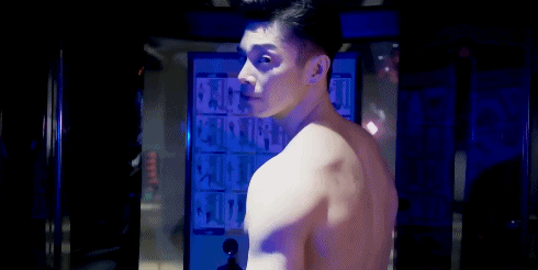 辰亦儒40歲狀態太好了!背肌夾萬物是這麼練成來的 辰亦儒40歲狀態太好了!背肌夾萬物是這麼練成來的