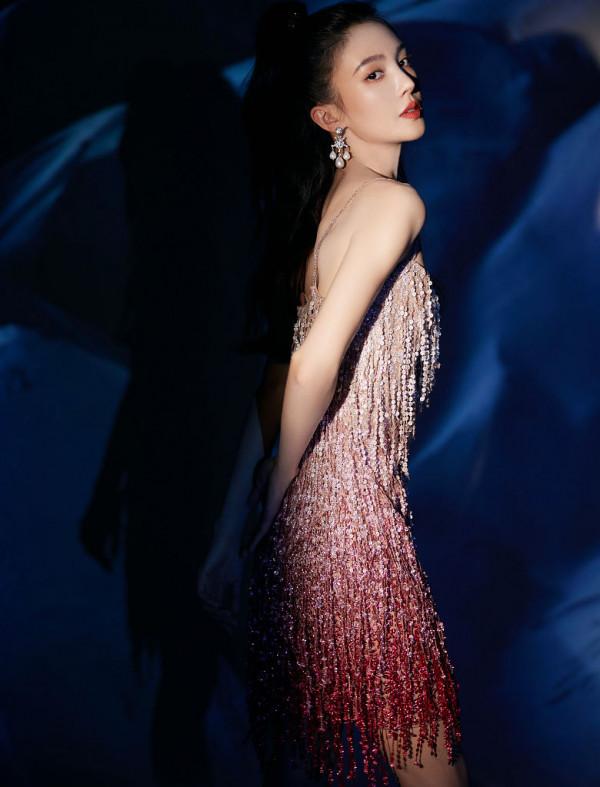 金晨華麗亮相湖南衛視元宵喜樂會 為觀眾送上冰墩墩雪容融