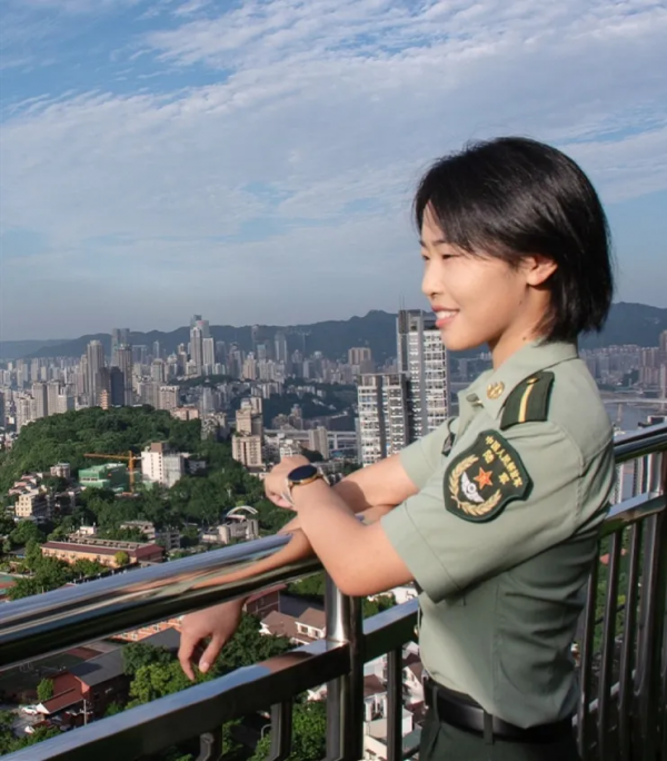 颯！第71集團軍新畢業女排長集體亮相