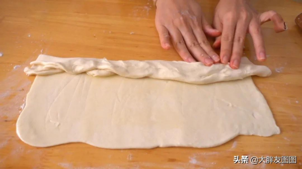 冬天最愛吃熱乎乎的糖餅,不用發麵,在家做超簡單,層層起酥 冬天最愛吃熱乎乎的糖餅,不用發麵,在家做超簡單,層層起酥