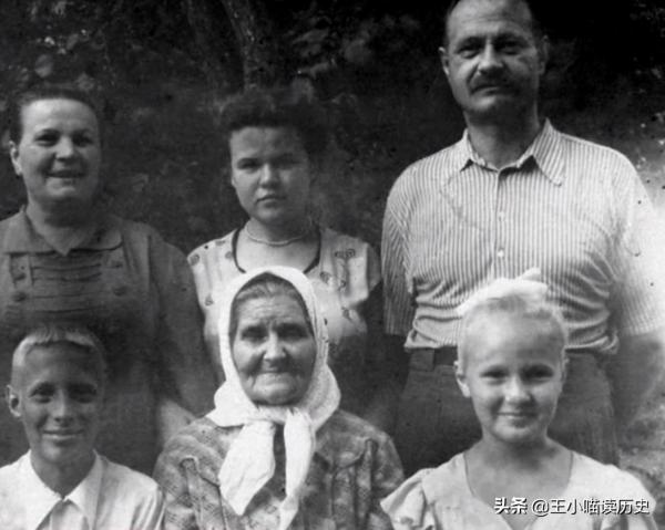 八個兒子血染疆場,國防部長親自致信:所有戰士向英雄母親下跪 八個兒子血染疆場,國防部長親自致信:所有戰士向英雄母親下跪