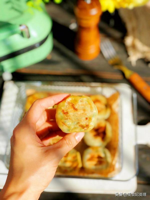 兒子最愛這餡餅，鮮香多汁一口一個，我偷笑，不用和麵做法超簡單