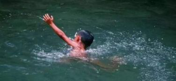 06年，教師情侶為救人雙雙犧牲，婚禮與葬禮同時進行，上千人見證