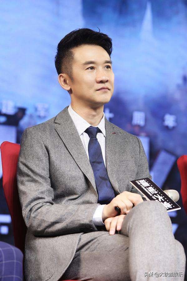 穿西裝好看的中年男星,只服這10位,大叔們帥起來真沒小鮮肉啥事 穿西裝好看的中年男星,只服這10位,大叔們帥起來真沒小鮮肉啥事