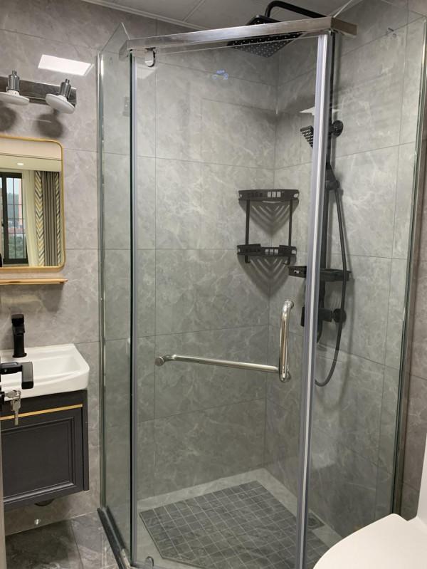 86㎡輕奢風：入牆式的衣櫃將有限的空間達到最大化的利用