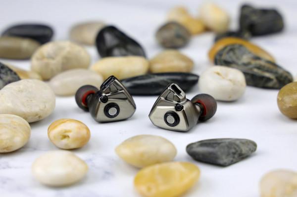 「耳邊評測」三百元價位的素質巔峰&mdash;&mdash;達音科TITAN S