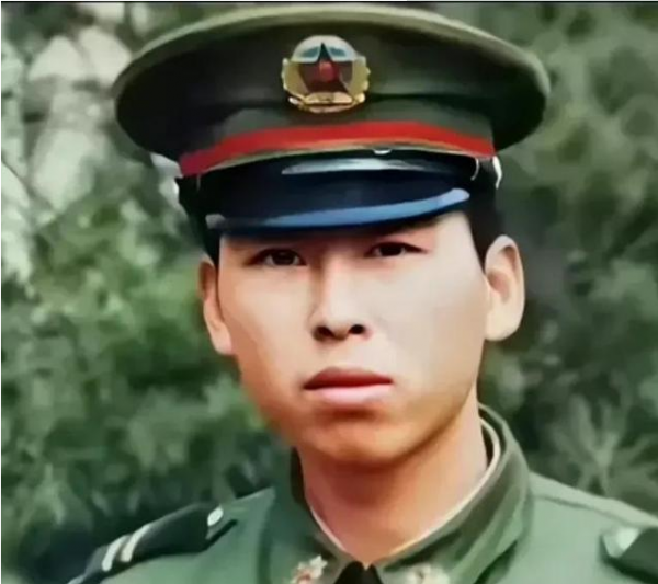 “守山大叔”於新偉：上帝踹了他的腦袋一腳，又親吻了他的嗓子