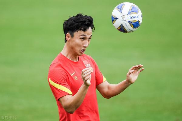 有心了！國足全隊祝中國球迷中秋節快樂 張琳芃尹鴻博兩將慢跑恢復