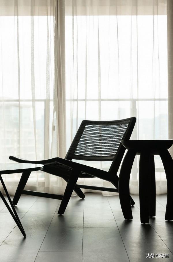 她家不豪華，氛圍很清淨，進屋就被治癒了，這正是我一直想找的家