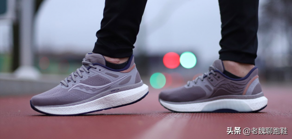 都是頂級緩震,實測40公里後,索康尼和亞瑟士差距到底有多大? 都是頂級緩震,實測40公里後,索康尼和亞瑟士差距到底有多大?