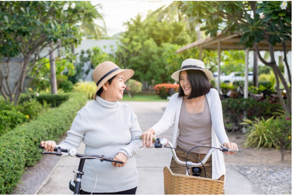 為什麼很多老人退休金並不高，卻有錢到處旅遊？2位老人說大實話