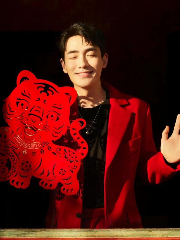 被男明星笑容治癒的瞬間：肖戰任嘉倫太溫暖，看到成毅賞心悅目