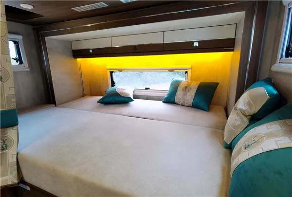 新款瑞弗V820依維柯房車，美式房車強度高空間大