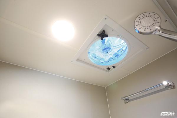 宇通新品，少見的佈局！適合三口家庭假期出遊的單拓展房車