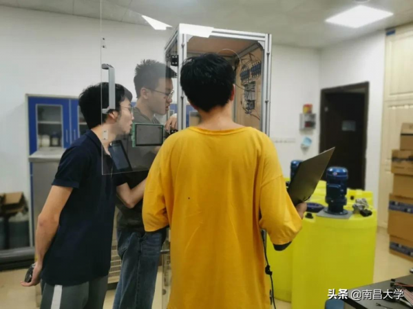 四項一等獎，三項二等獎，雄居全國參賽高校第一！