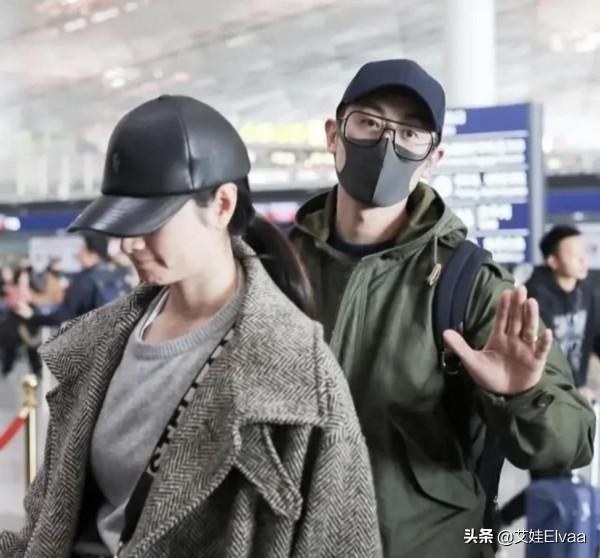 朱亞文機場摟妻超膩歪!嬌妻穿舊大衣眼窩深陷,38歲真是素顏美人 朱亞文機場摟妻超膩歪!嬌妻穿舊大衣眼窩深陷,38歲真是素顏美人