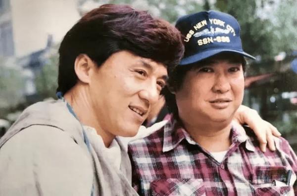 67歲成龍盡顯老態，頭髮稀疏成“空氣劉海”，或將會是退圈之作？