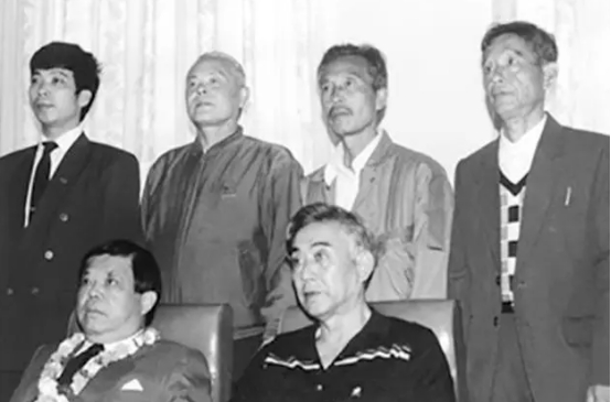 父親生前打下千億家產，20年蟬聯首富，交給女兒5年敗光資產成負