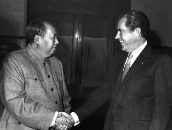 毛主席贈4兩茶葉給尼克松,他很不滿意,周總理:這可是半壁江山 毛主席贈4兩茶葉給尼克松,他很不滿意,周總理:這可是半壁江山