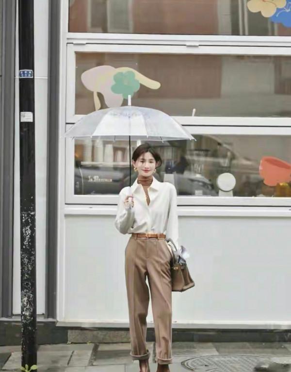 中年女人開春別學小姑娘穿裙子，試試這3條褲子，優雅體面又高階