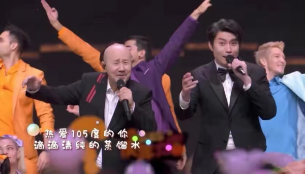 北京春晚：baby失策落下風，關曉彤長腿，難敵王鷗萬種風情