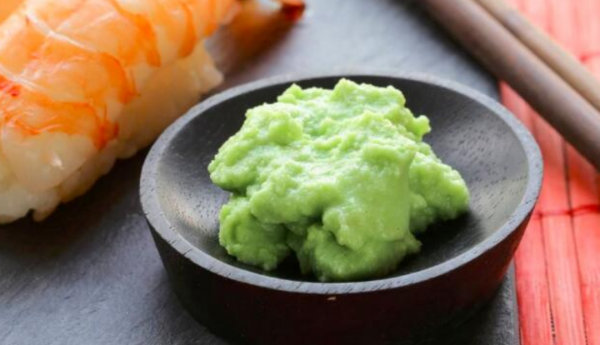 魚肉已被剃掉,為何魚還活著?日本獨創的美食表現形式“骨泳” 魚肉已被剃掉,為何魚還活著?日本獨創的美食表現形式“骨泳”