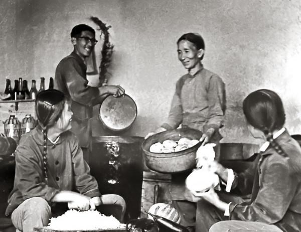 知青王文軒:在陝北勞作十年娶了農村媳婦,回京時老丈人卻哭了 知青王文軒:在陝北勞作十年娶了農村媳婦,回京時老丈人卻哭了